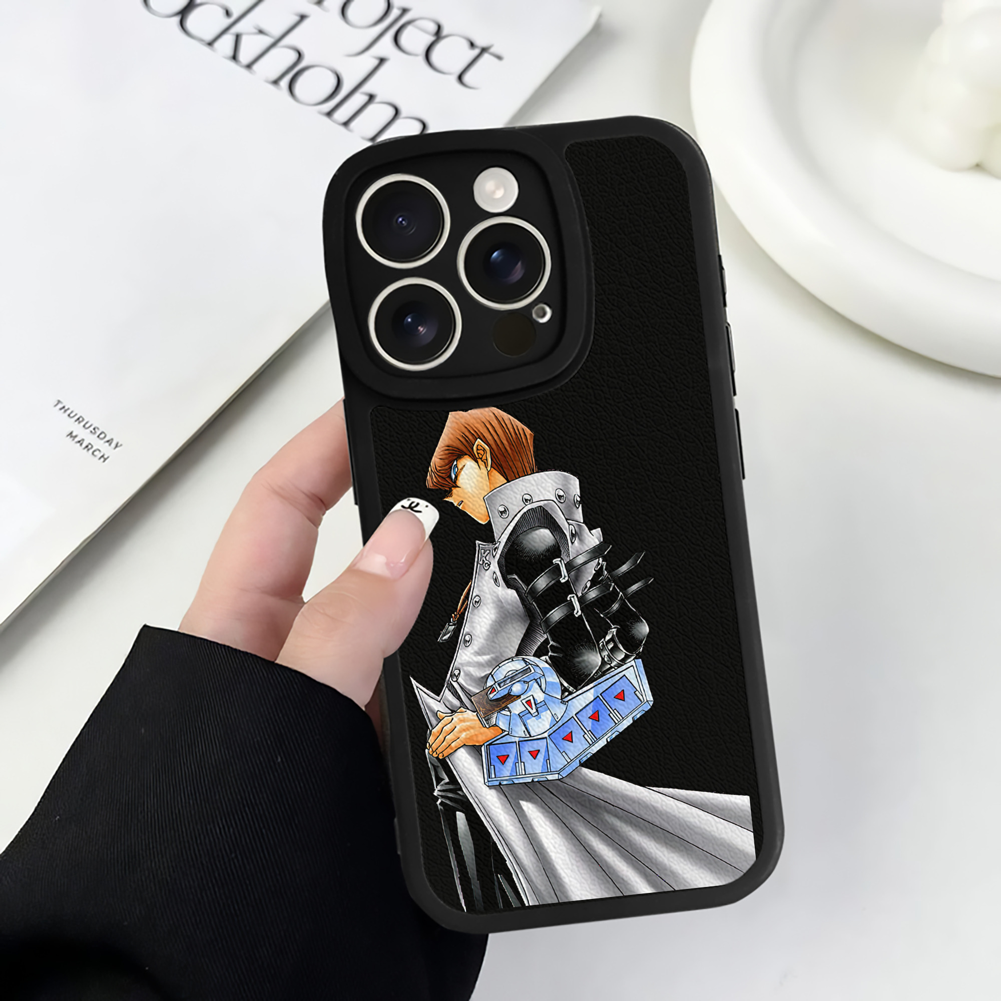 遊☆戯☆王 Yu-Gi-Oh! 【iPhone 16シリーズ対応】シリコンスマホケース（レザー調） 材質：シリコン